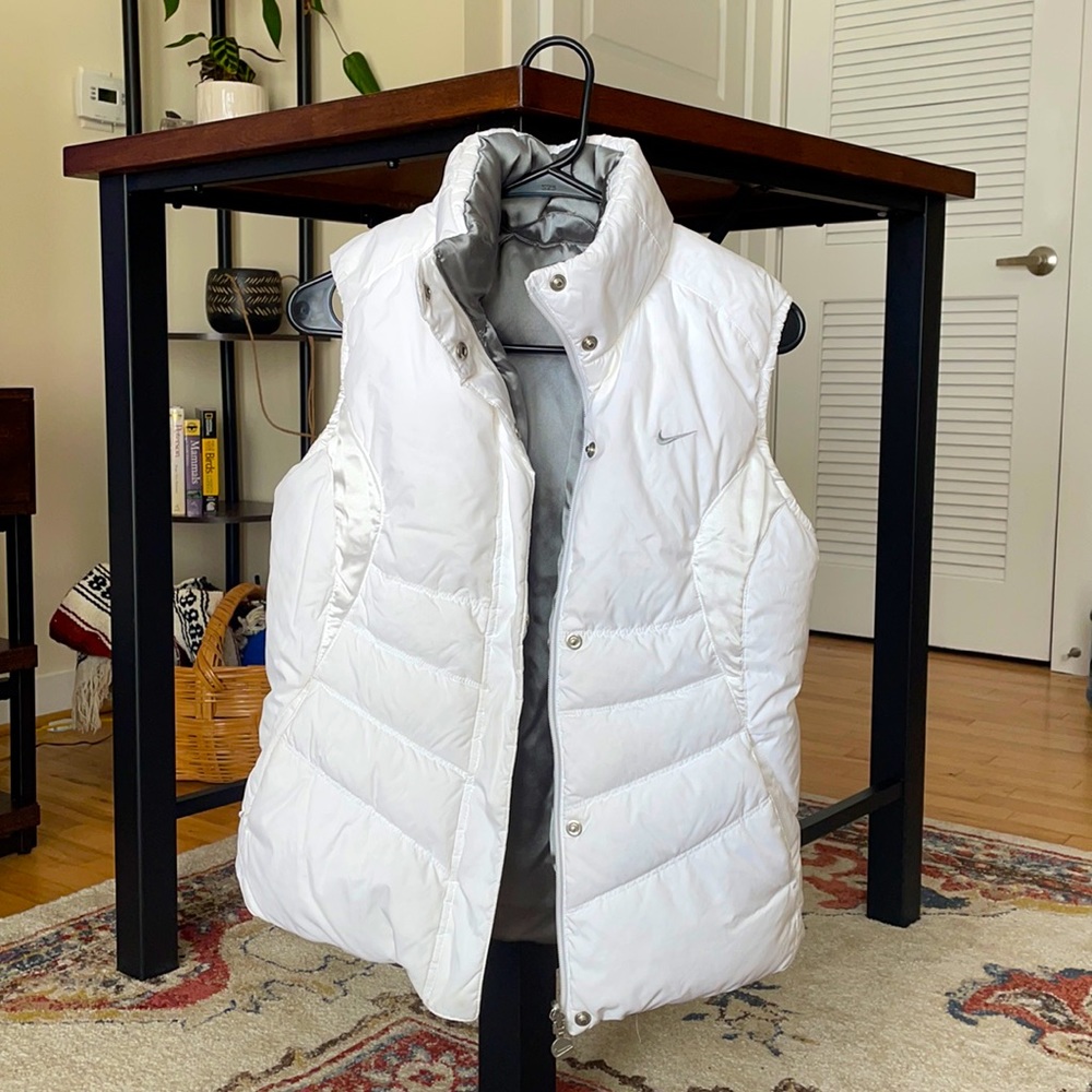 Nike Reversible White Puffer Vest
